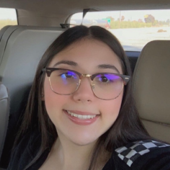 Meet your Posher, Alina - Picture 1 of 1